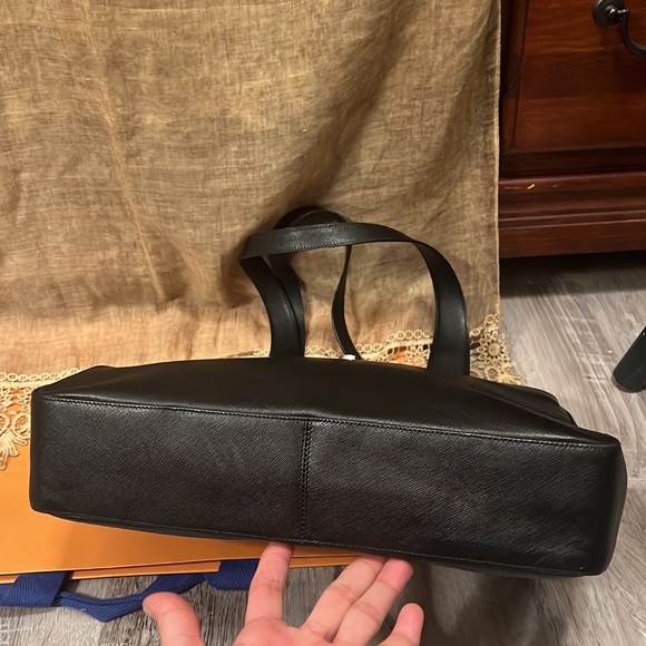 Authentic pre loved Salvatore Ferragamo with wallet - Picture 5 of 14